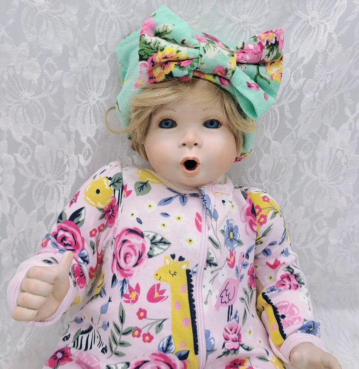 Possessed Doll Scented Candle – Creepy Cool Beeswax Novelty Gift