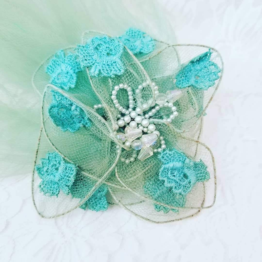 Vintage Rockabilly 1950s Fascinator Hair Piece ~ Tulle and Aurora Borealis Crystal Beads on Wired Petals