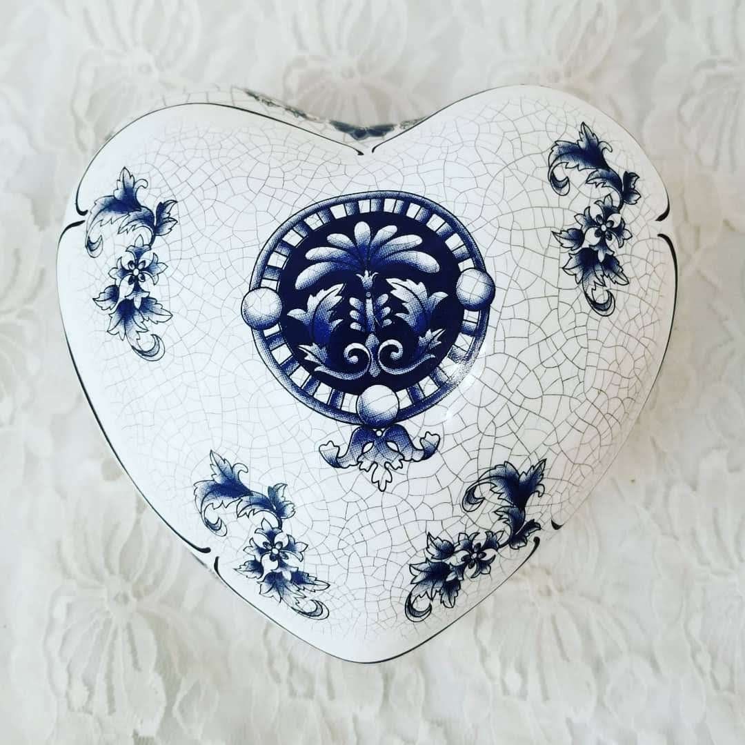 Vintage Heart Shaped Porcelain Trinket Box w/ Lid ~ Handmade OOAK Art Pottery ~ Hand Painted ~ Kiln-Fired ~ Amazing One of a Kind Valentine's Day Pottery