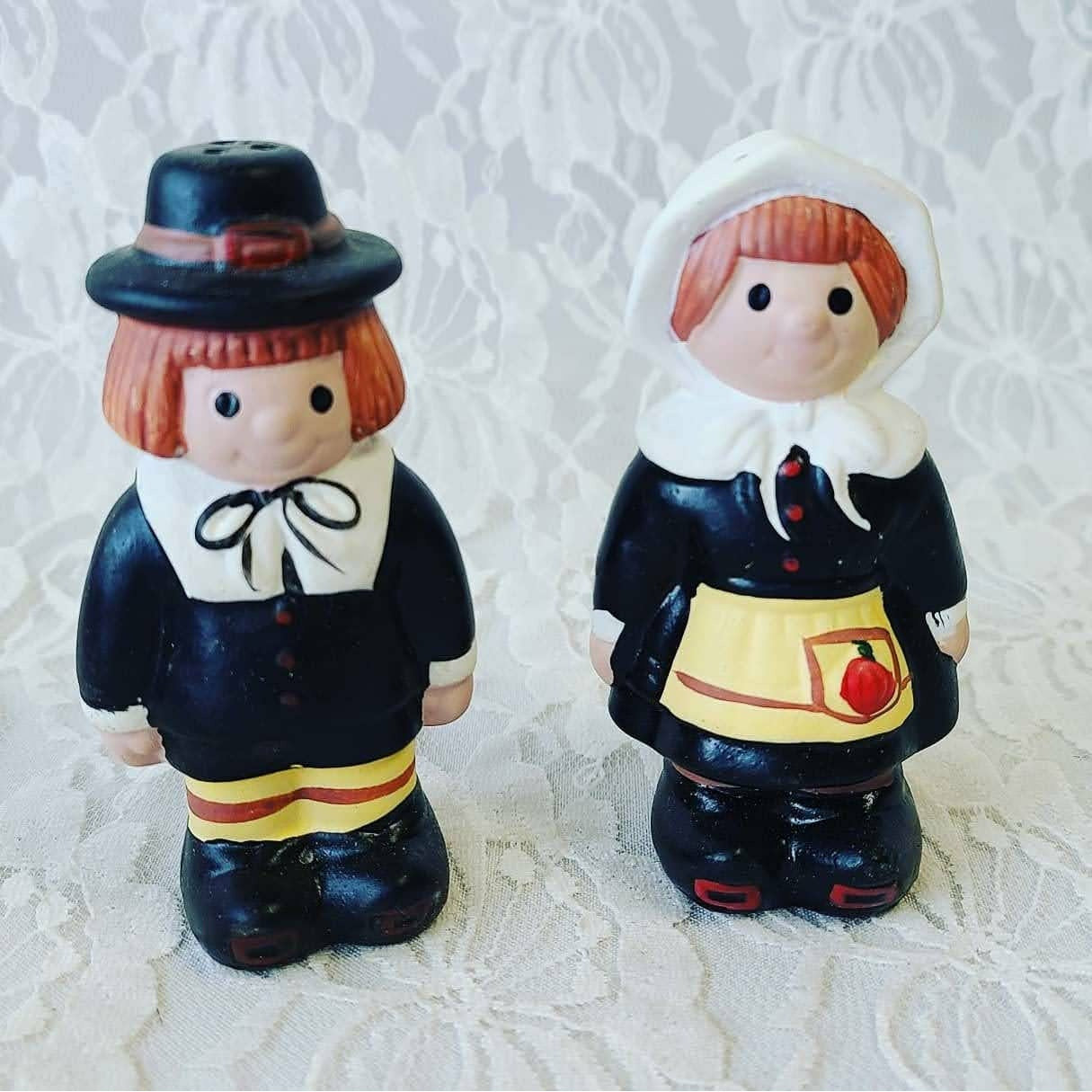 Salt & Pepper Shakers ~ Ceramic Hand Painted Thanksgiving Pilgrims ~ Fall Décor ~ Unmarked