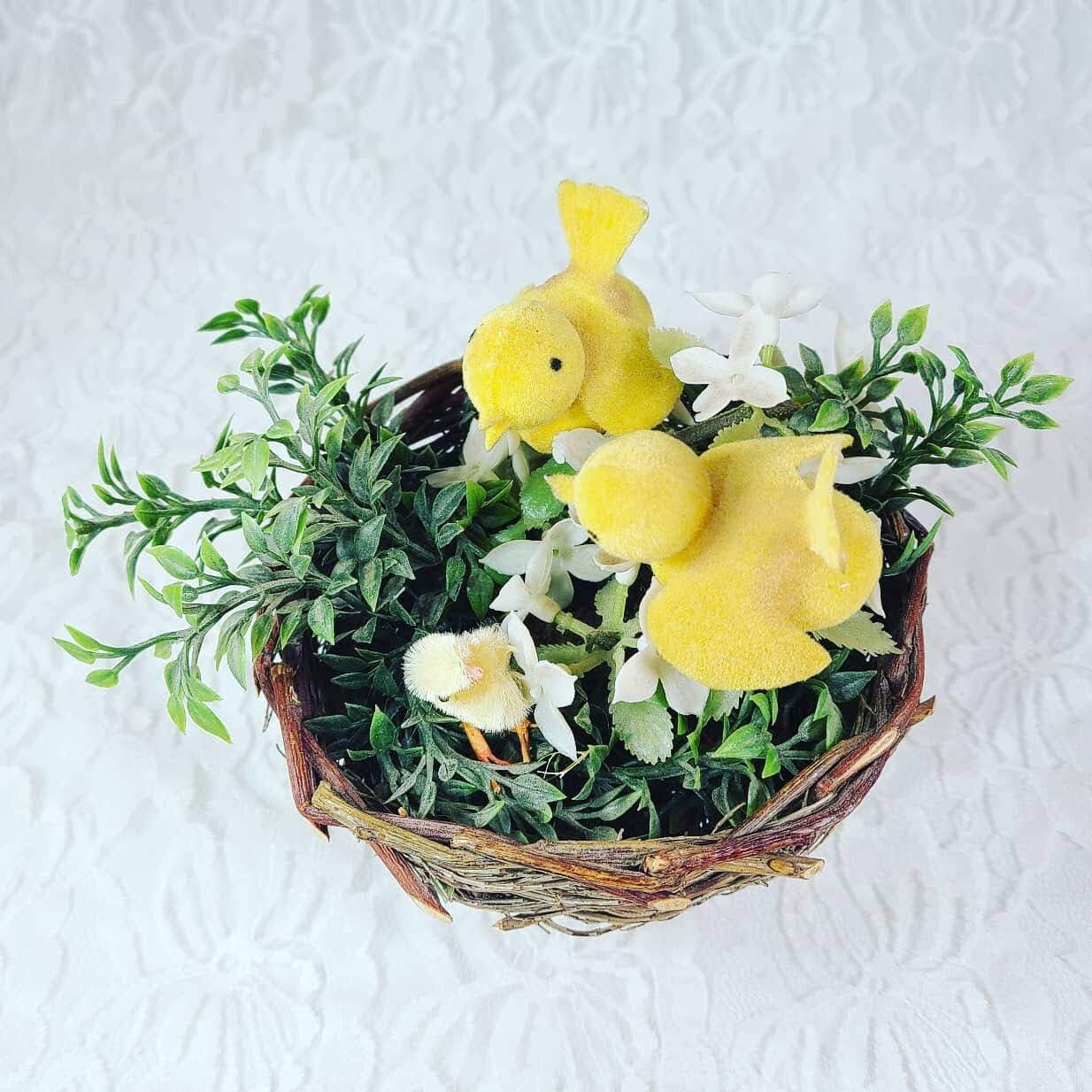 Vintage Easter Decorations ~ 1960s Retro Birds Nest with Flocked Birds ~ Retro Home Décor