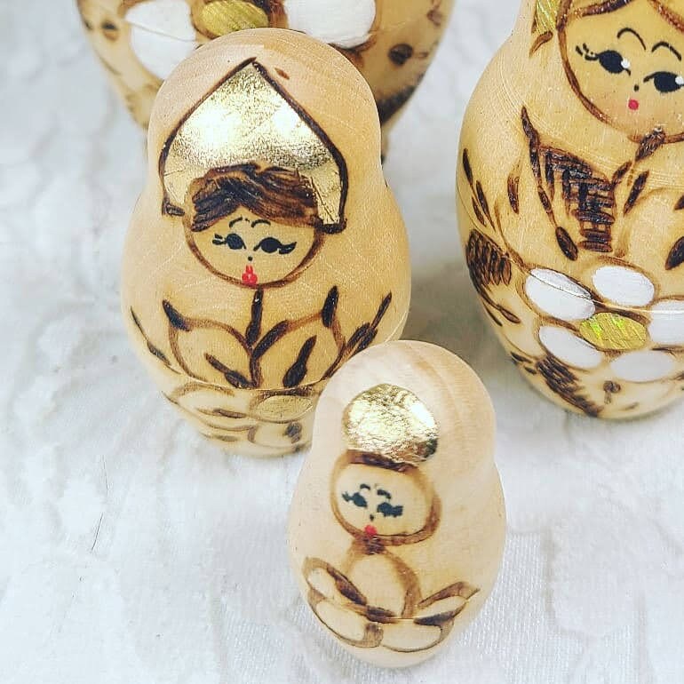 Hand Painted Wood Matryoshka Russian "NESTING" Doll w/ 3 Smaller Dolls Inside ~ Amazing Detail ~ Gold and Bronze Metal Gild